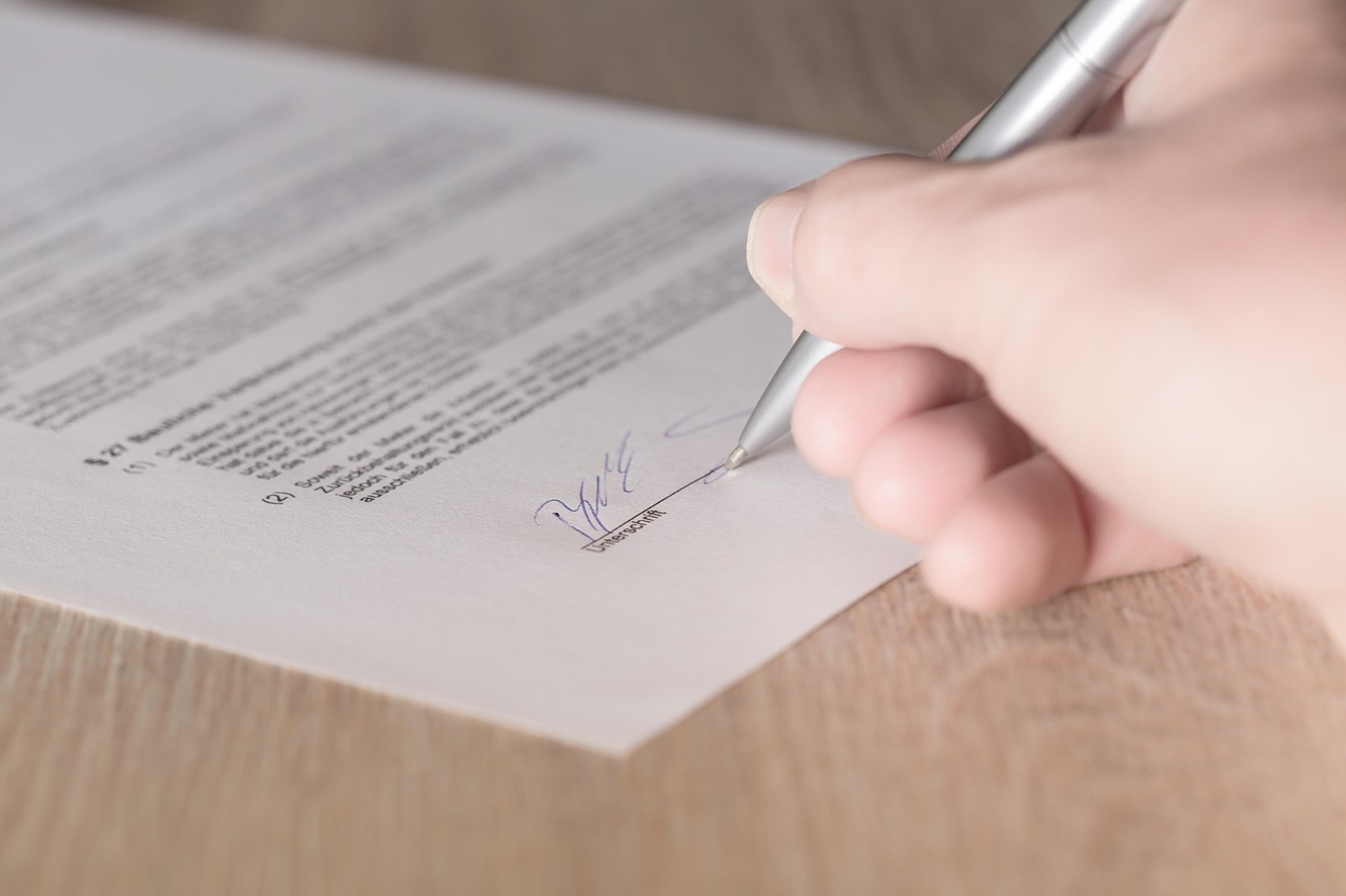 Free Contract Signature photo and picture